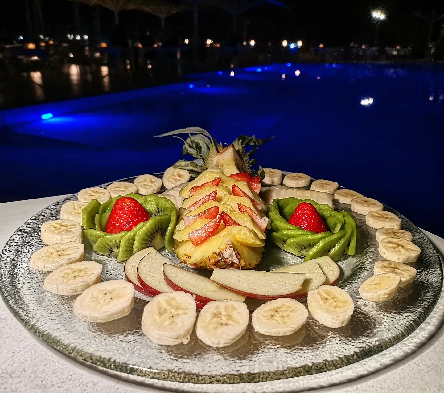 #pisina #cafe #bar #restaurant #pool #hookah #cocktails #fruitsalad #piraeus #marinazeas #freshfruit